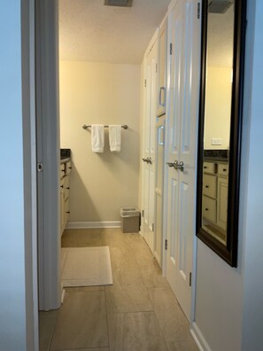 Interior - Luxury Condo. Amazing Gulf views. Beach-facing balcony. Private Resort Amenities (Destin)