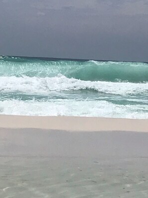 On the beach, sun loungers - Luxury Condo. Amazing Gulf views. Beach-facing balcony. Private Resort Amenities (Destin)