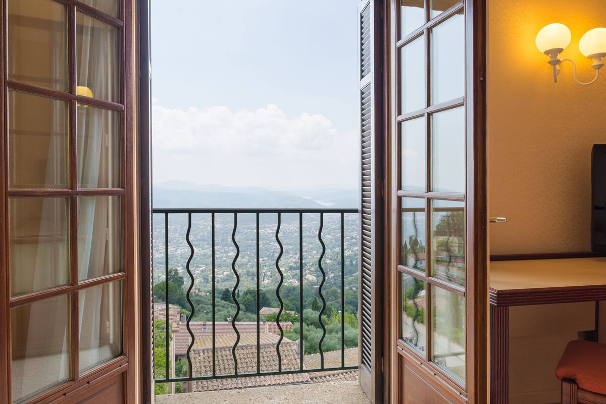 1 bedroom, pillow-top beds, free cots/infant beds, rollaway beds