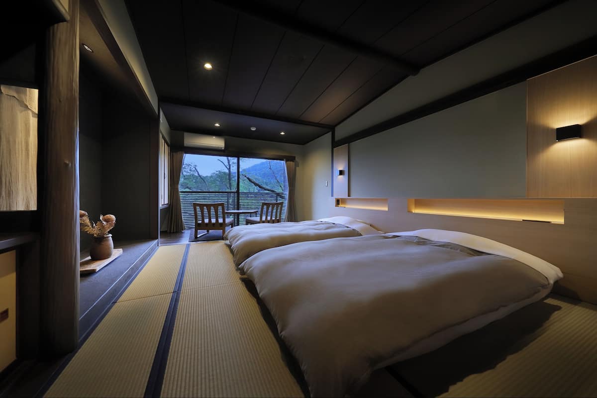 Habitación estándar con 2 camas individuales, baño compartido (Japanese Modern, 28sqm) | Caja de seguridad en la habitación y wifi gratis