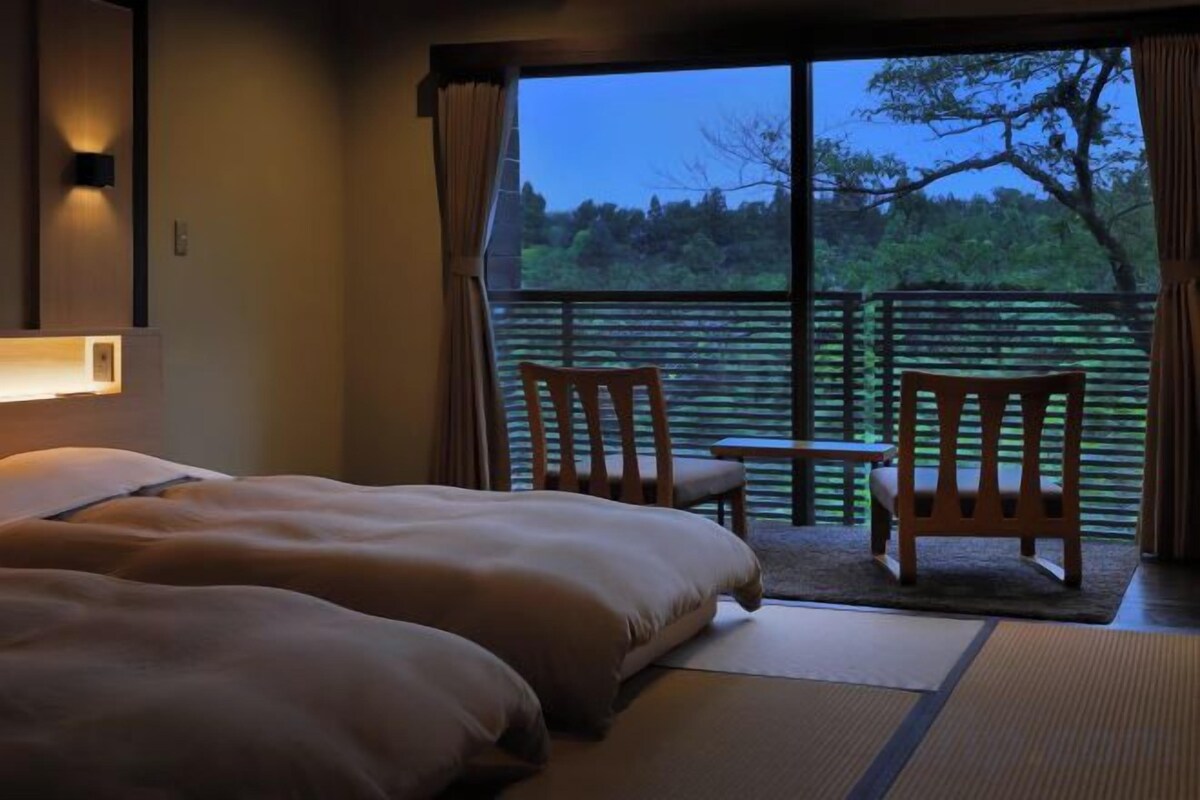 [Superior Room] Japanese Modern Twin Room, 34.7 sqm, Shared Bathroom