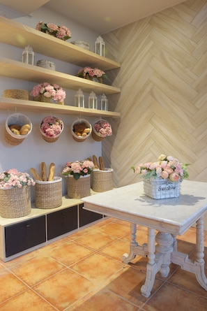 Interior - Stellar Potter's Ridge (Laurel)