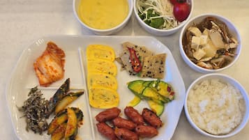 Petit déjeuner buffet compris tous les jours