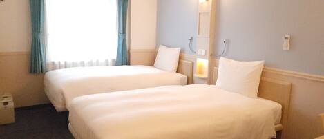 Habitación con 2 camas individuales, no fumadores | Caja fuerte, escritorio, espacio para trabajar con un portátil