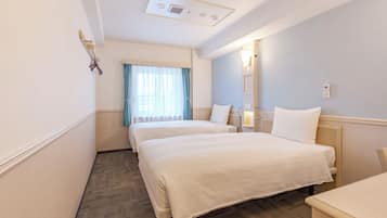 Twin Room, Non Smoking | In-room safe, desk, laptop workspace, blackout drapes