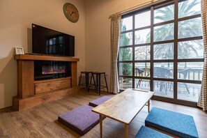 Room | Blackout drapes, soundproofing, free WiFi, bed sheets - Forest B&B (Ji'an)