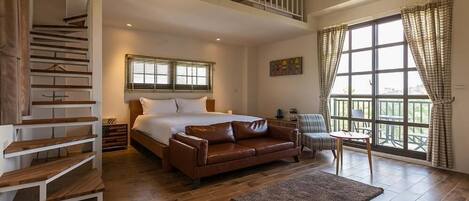 Habitación cuádruple Deluxe | Cortinas blackout, insonorización, wifi gratis y ropa de cama
