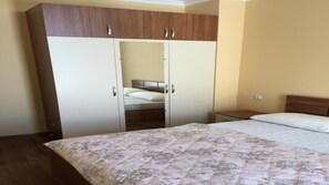 1 chambre, bureau, fer et planche à repasser, Wi-Fi gratuit