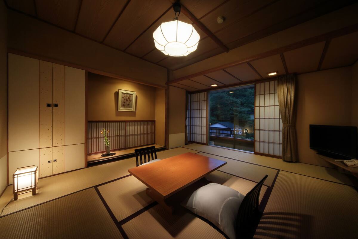 Tradisjonelt rom (Japanese Style, For 4 people) | Safe på rommet og wi-fi (inkludert)