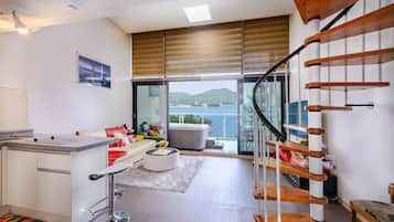 Room (Tomales) | Living area | Flat-screen TV