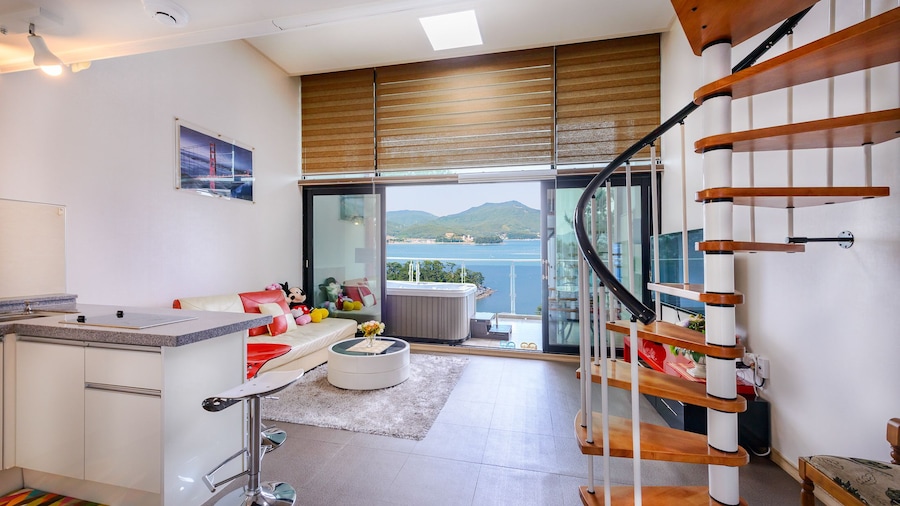 Tongyeong Honey Spa Pension