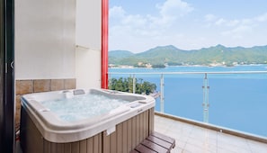 Room (Tomales) | Jetted tub