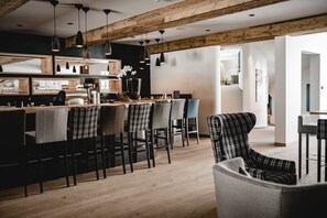 Bar (on property) - Familienhotel Gorfion (Triesenberg)