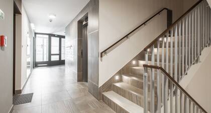 Sunny apartment with big private terrace & BBQ