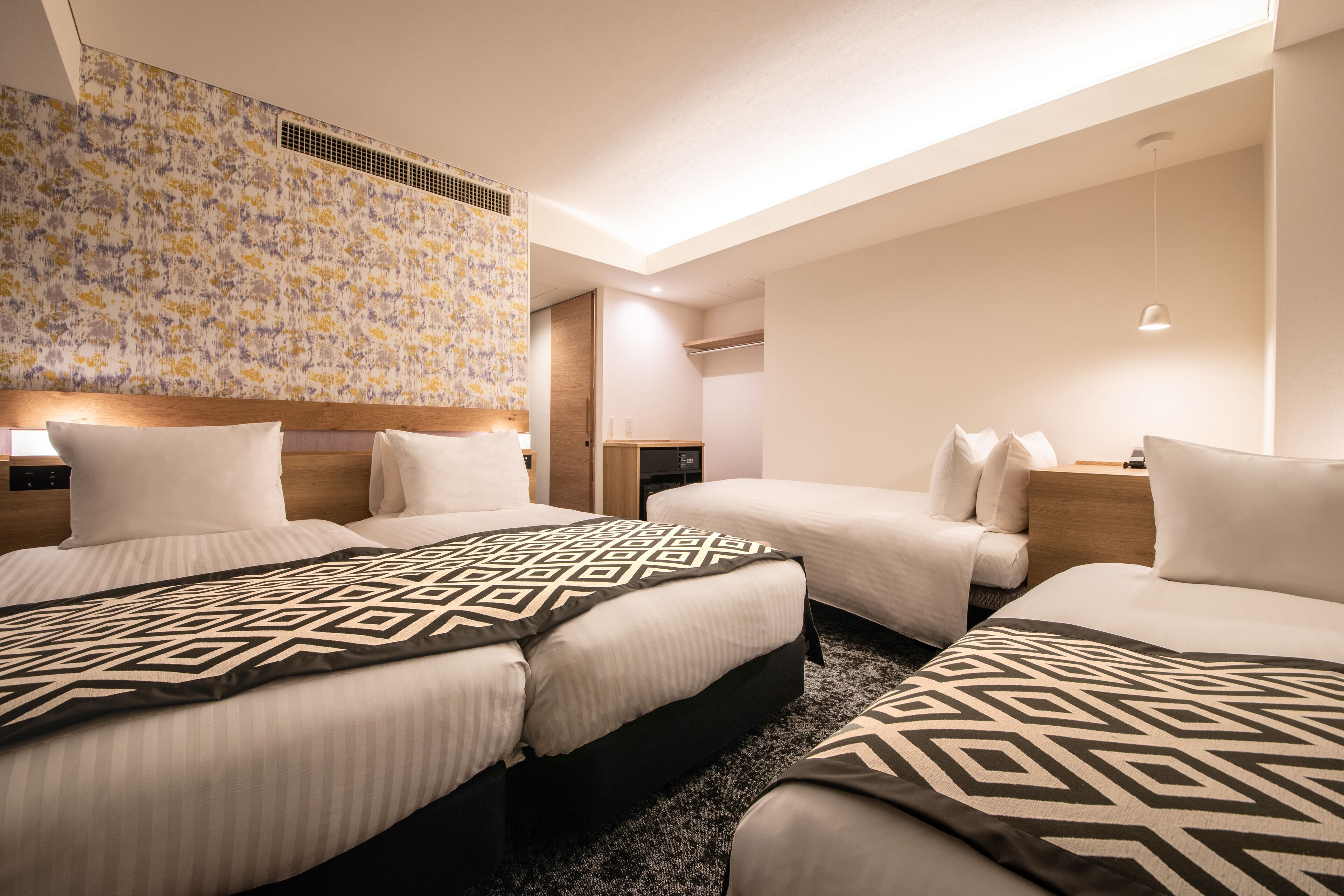 deluxe triple room with sofa bed, non smoking | in-room safe, blackout curtains, soundproofing, free wifi