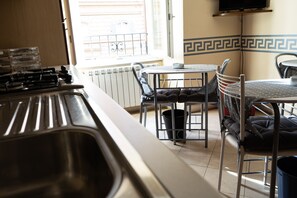 Desayuno completo gratuito y diario