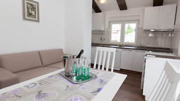 Luxury Apartment (Bigger, 4 *) | In-room dining