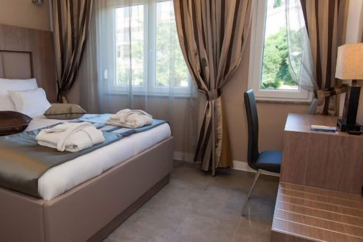 Appartement luxueux (Rosemary) | Literie de qualité, couette en duvet, lit avec matelas à plateau-coussin