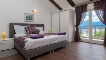 Premium bedding, down duvets, pillow-top beds, desk