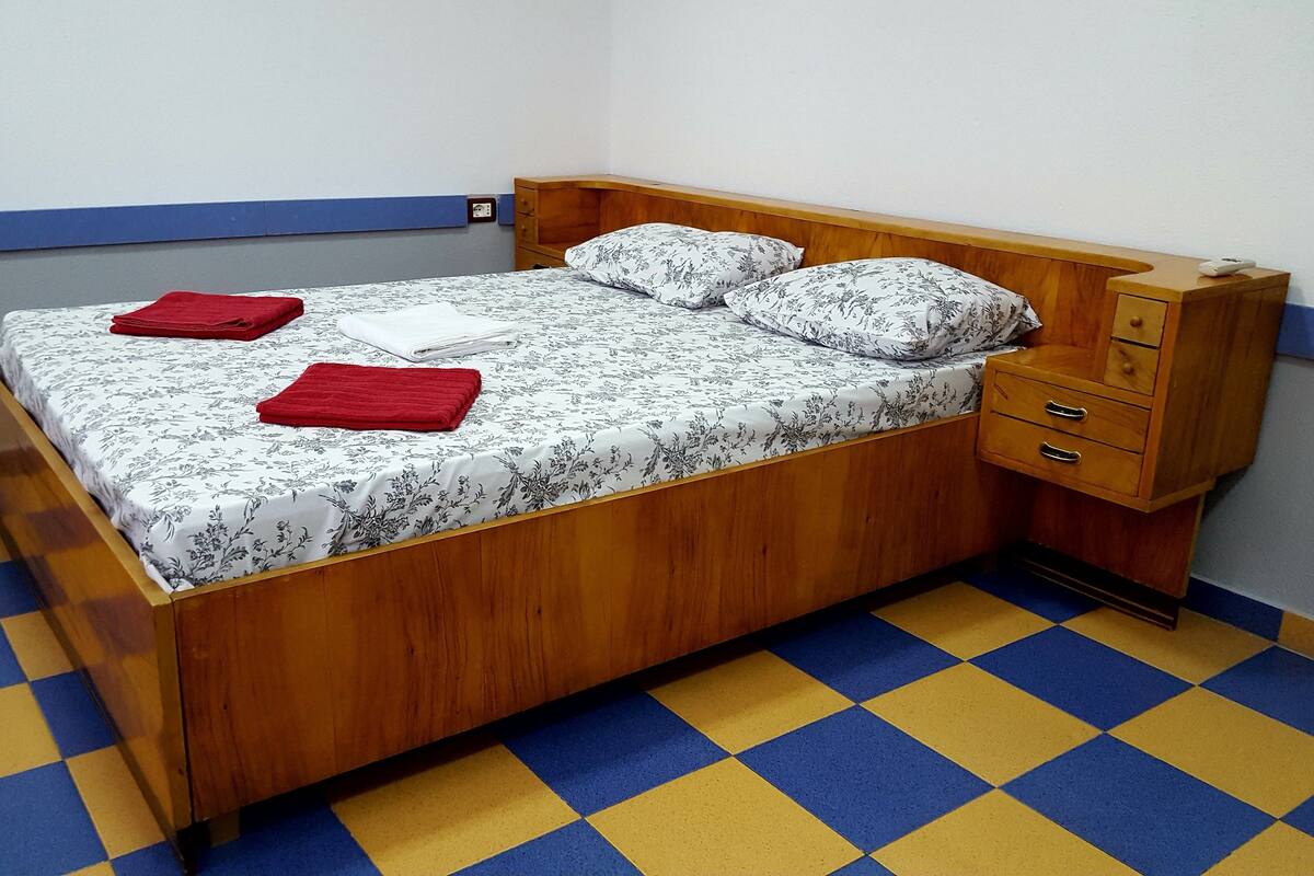 1 bedroom, in-room safe, desk, soundproofing