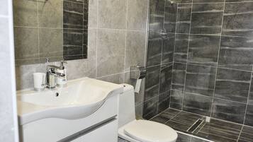 Comfort Double or Twin Room | Desk, laptop workspace, free WiFi, bed sheets