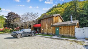Exterior - 1 bedroom Queen Suite w/outdoor heated pool 209 (Killington)