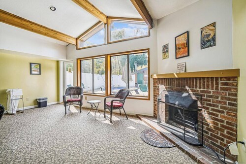 1 bedroom Queen Suite w/outdoor heated pool 209