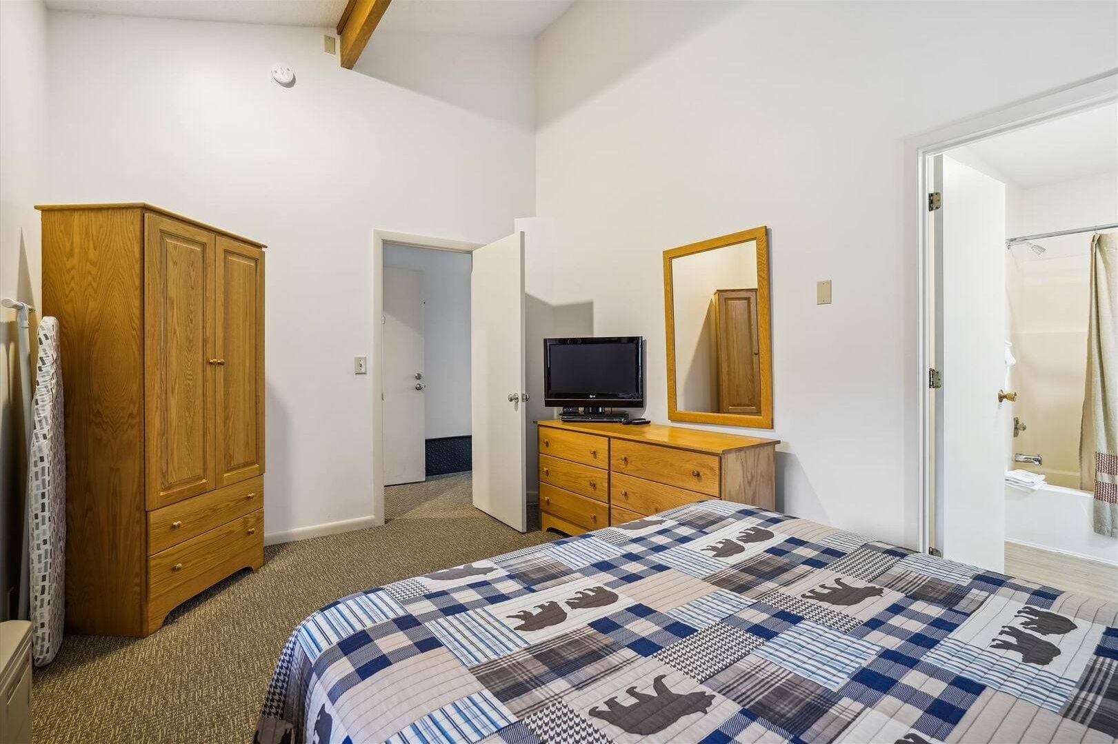 Queen Bedroom