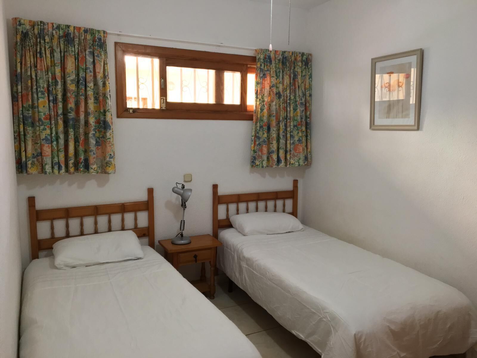 1 chambre, coffres-forts dans les chambres, fer et planche à repasser