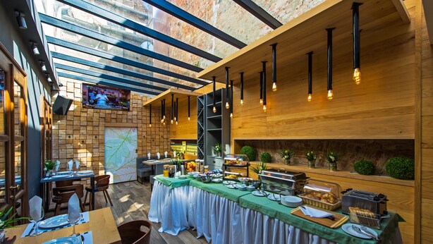Breakfast buffet - Sobe Merlon (Osijek)