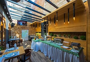 Breakfast buffet - Sobe Merlon (Osijek)