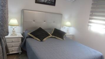 3 dormitorios, caja fuerte, tabla de planchar con plancha