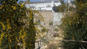 A building with a stone facade, a balcony with white railings, and a clear blue sky in the background. - Villa private pool sea view 5 min walk, air conditioning, handicapped access 1 to 7P+2optional  (San Juan de los Terreros)