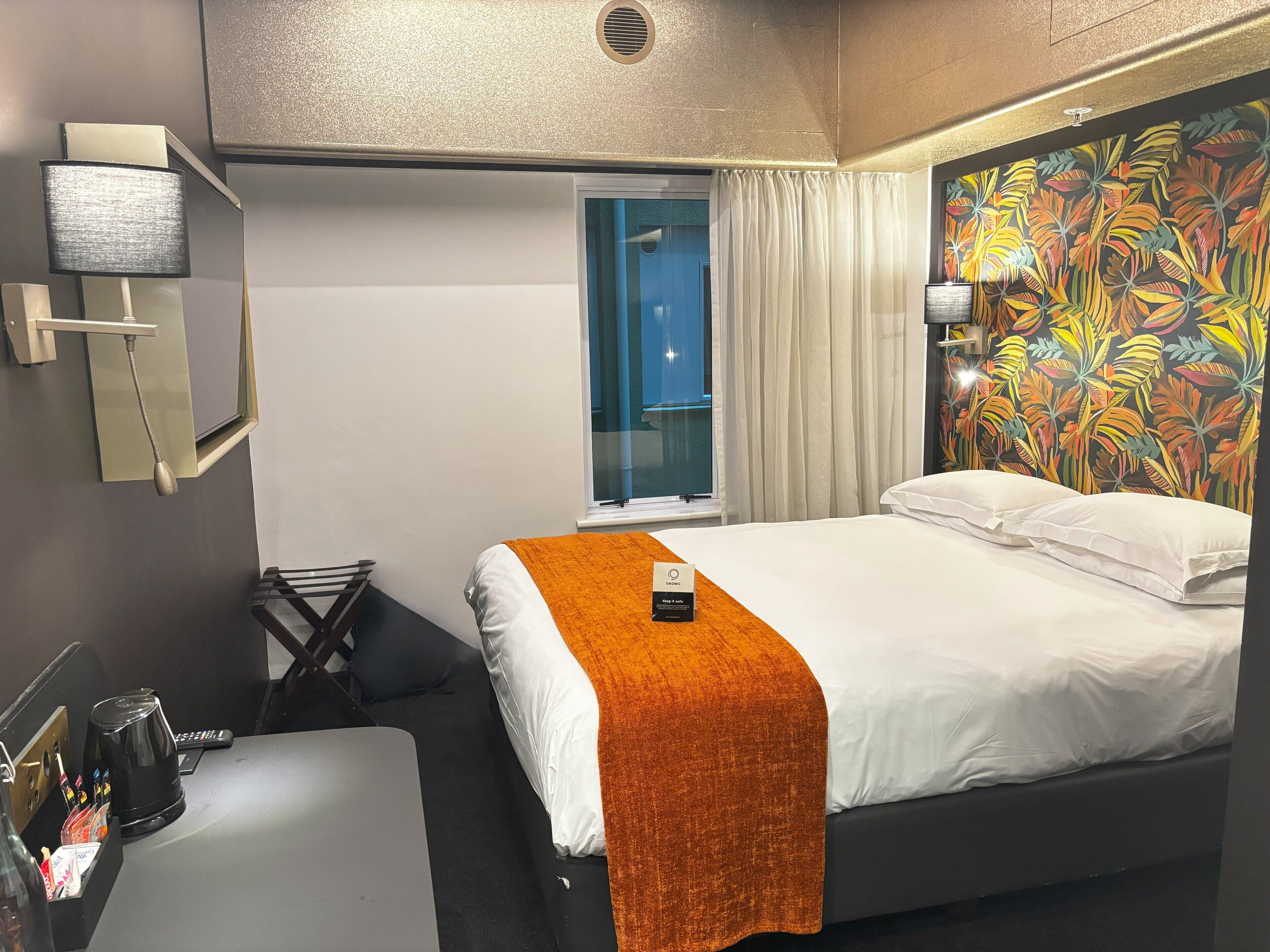 in-room safe, desk, laptop workspace, soundproofing