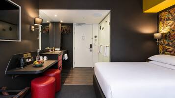 Standard Room (Queen) | In-room safe, desk, laptop workspace, soundproofing