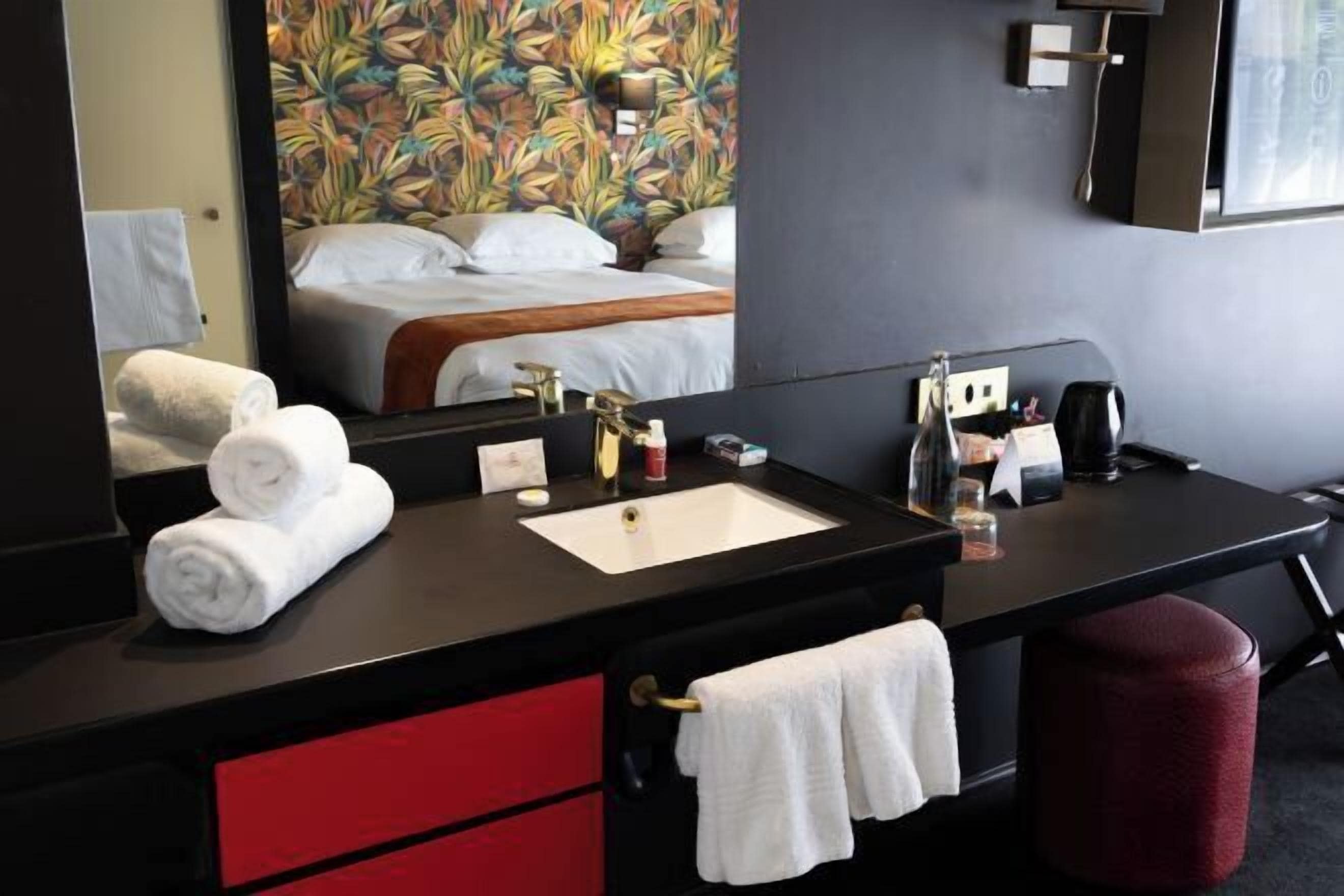 In-room safe, desk, laptop workspace, soundproofing