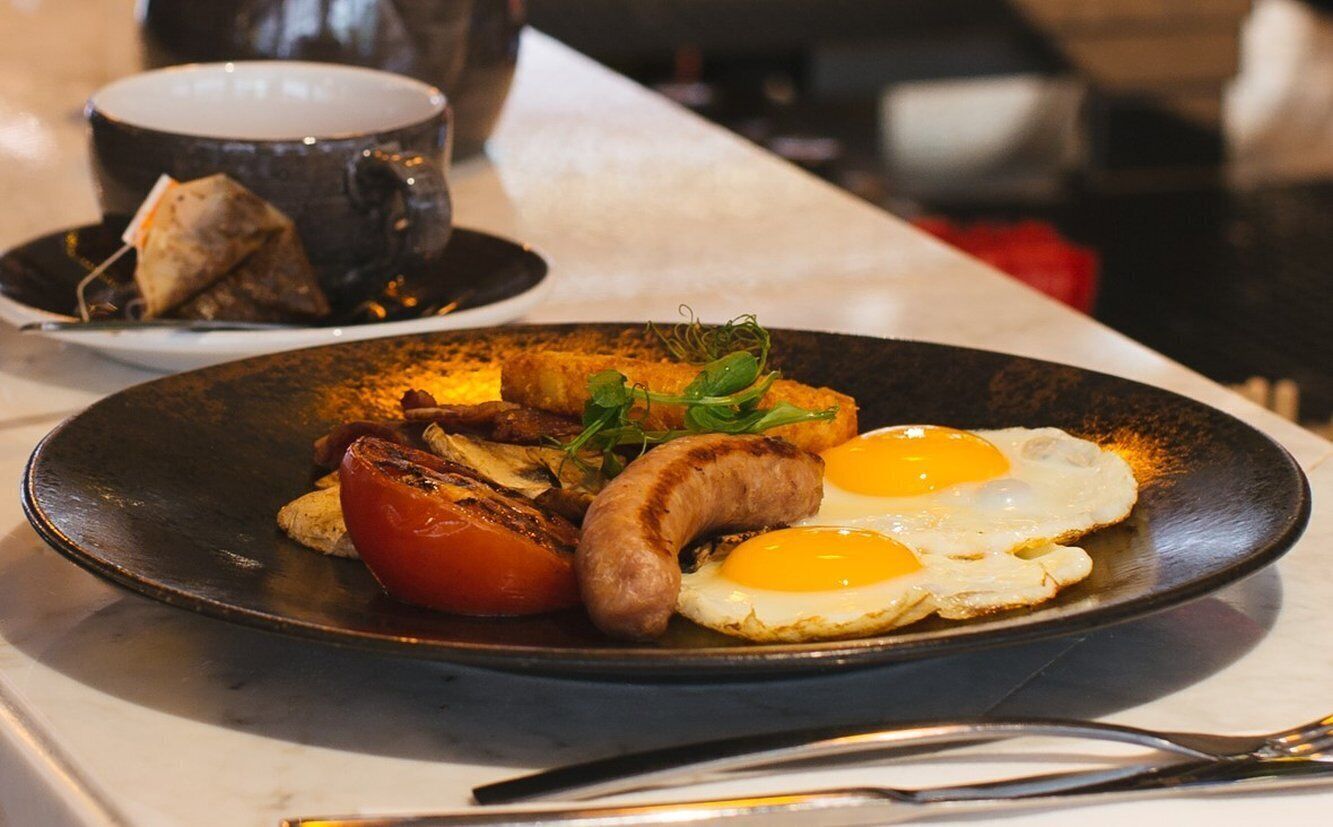 daily buffet breakfast (zar 230 per person)