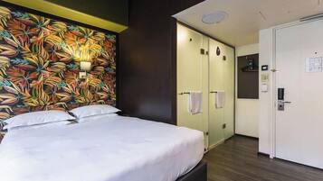 Family Room | In-room safe, desk, laptop workspace, soundproofing
