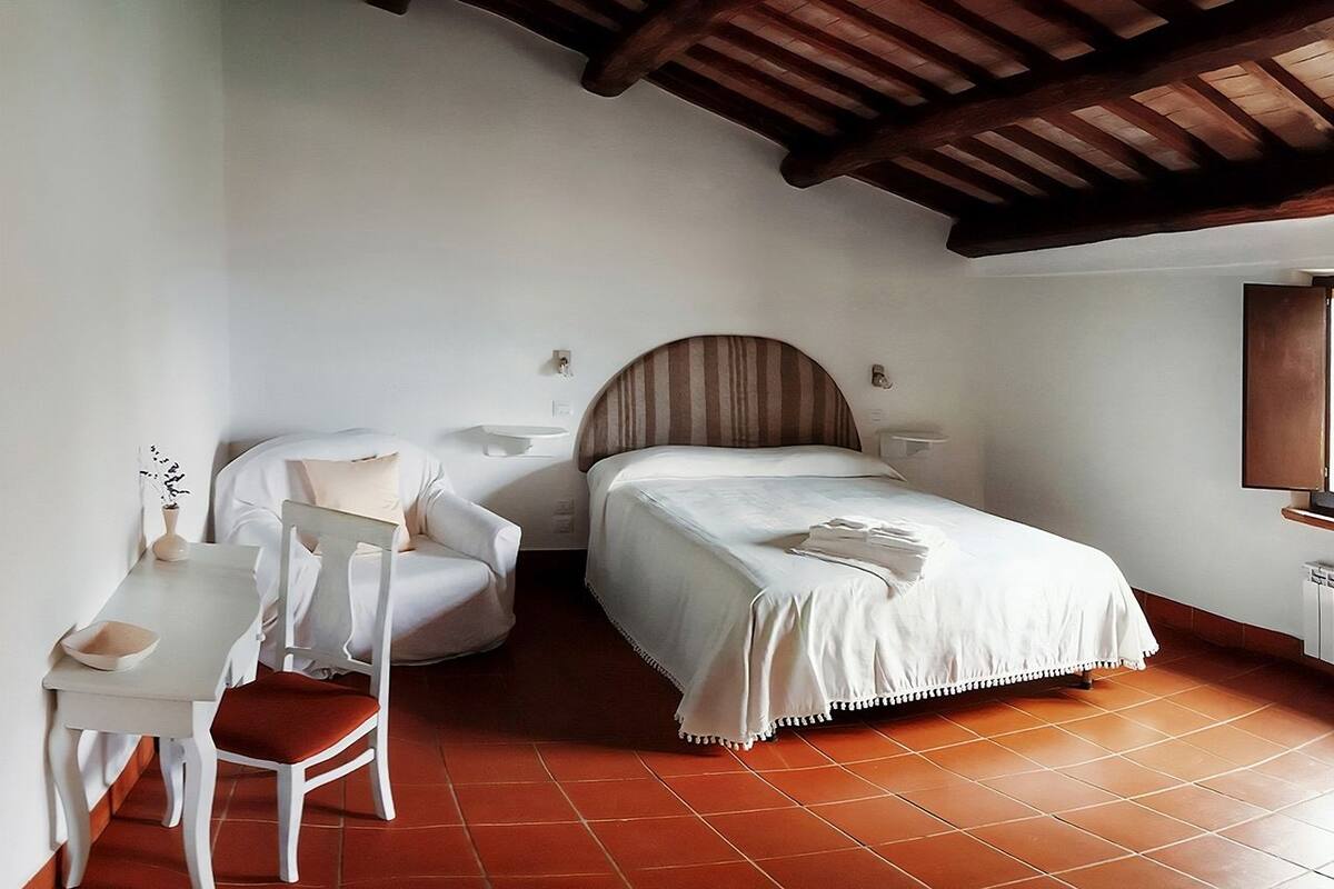 Desk, rollaway beds, free WiFi, bed sheets