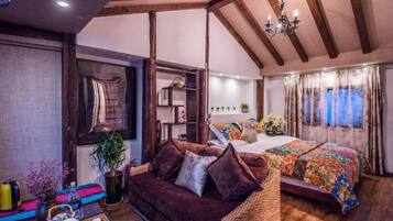 Deluxe Double Room | 1 bedroom, desk, blackout drapes, free WiFi