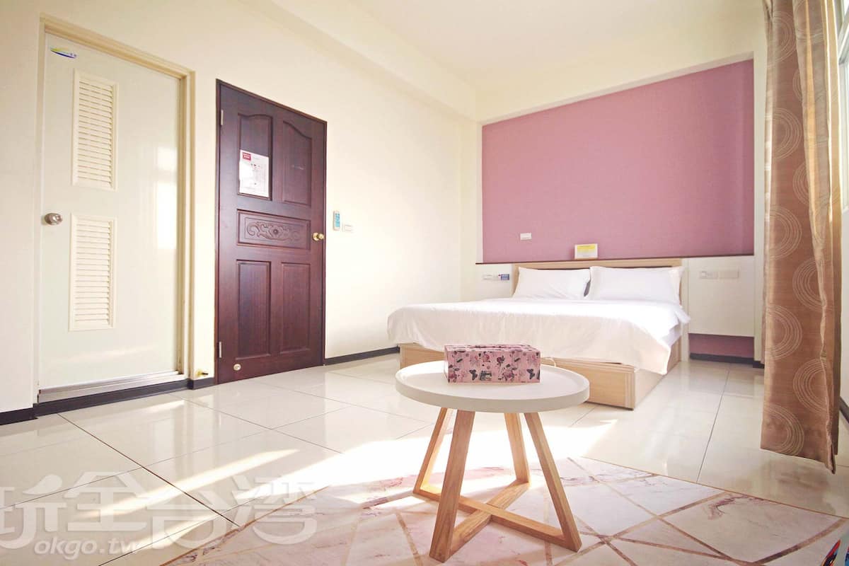 Double Room | Desk, blackout drapes, rollaway beds, free WiFi