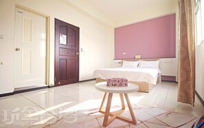 Chambre Double | Bureau, rideaux occultants, Wi-Fi gratuit, draps fournis
