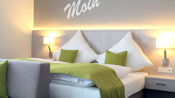 A hotel room with a bed, two bedside tables, and a wall-mounted sign. - BSW Inselhotel Rote Erde Borkum (Borkum)
