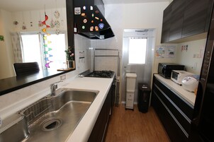 Refrigerador, microondas, placa de cocina, tetera/pava eléctrica