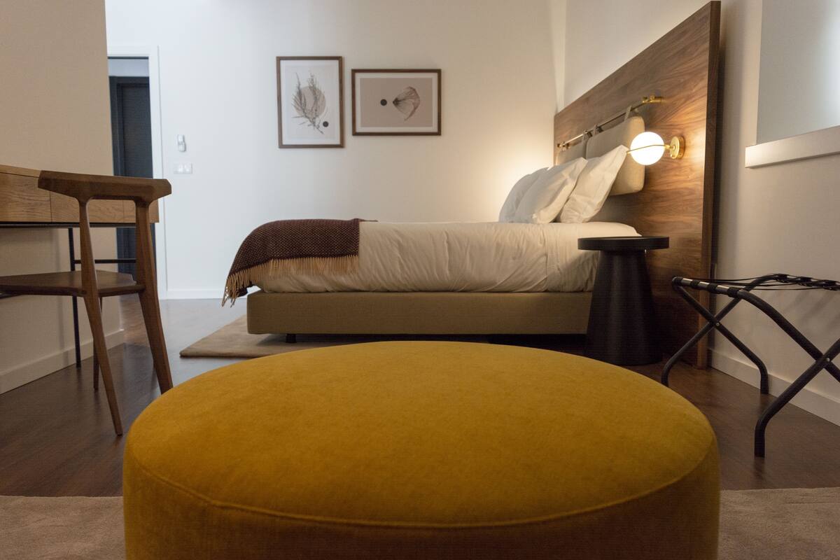 Ropa de cama hipoalergénica, colchones con pillow-top y escritorio