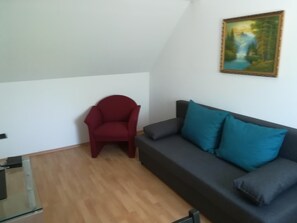 Apartment (1 OG) | Living area | Flat-screen TV - Kleinwohnung MK-SMART (Vienna)