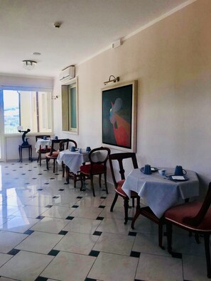 Desayuno buffet incluido todos los días