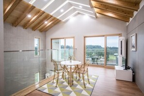 Room (Prestige) | Living area | TV - Oakra Resort (Seogwipo)
