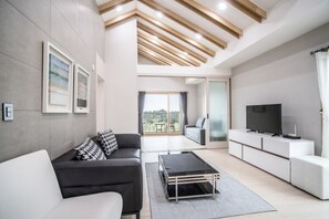 TV - Oakra Resort (Seogwipo)