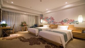 Habitación estándar con 2 camas individuales | Escritorio, cortinas opacas, camas supletorias y wifi gratis